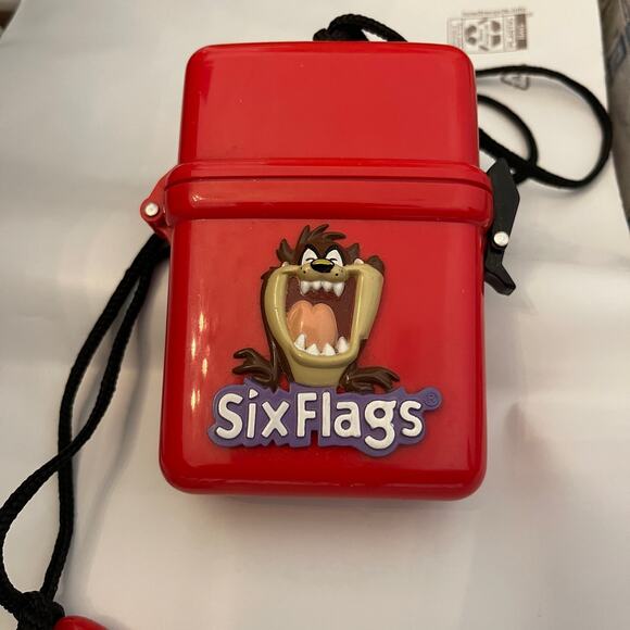 Looney Tunes 1997 Warner Bros Six Flags Tasmanian Devil Coin ID Protector Case - Picture 6 of 6